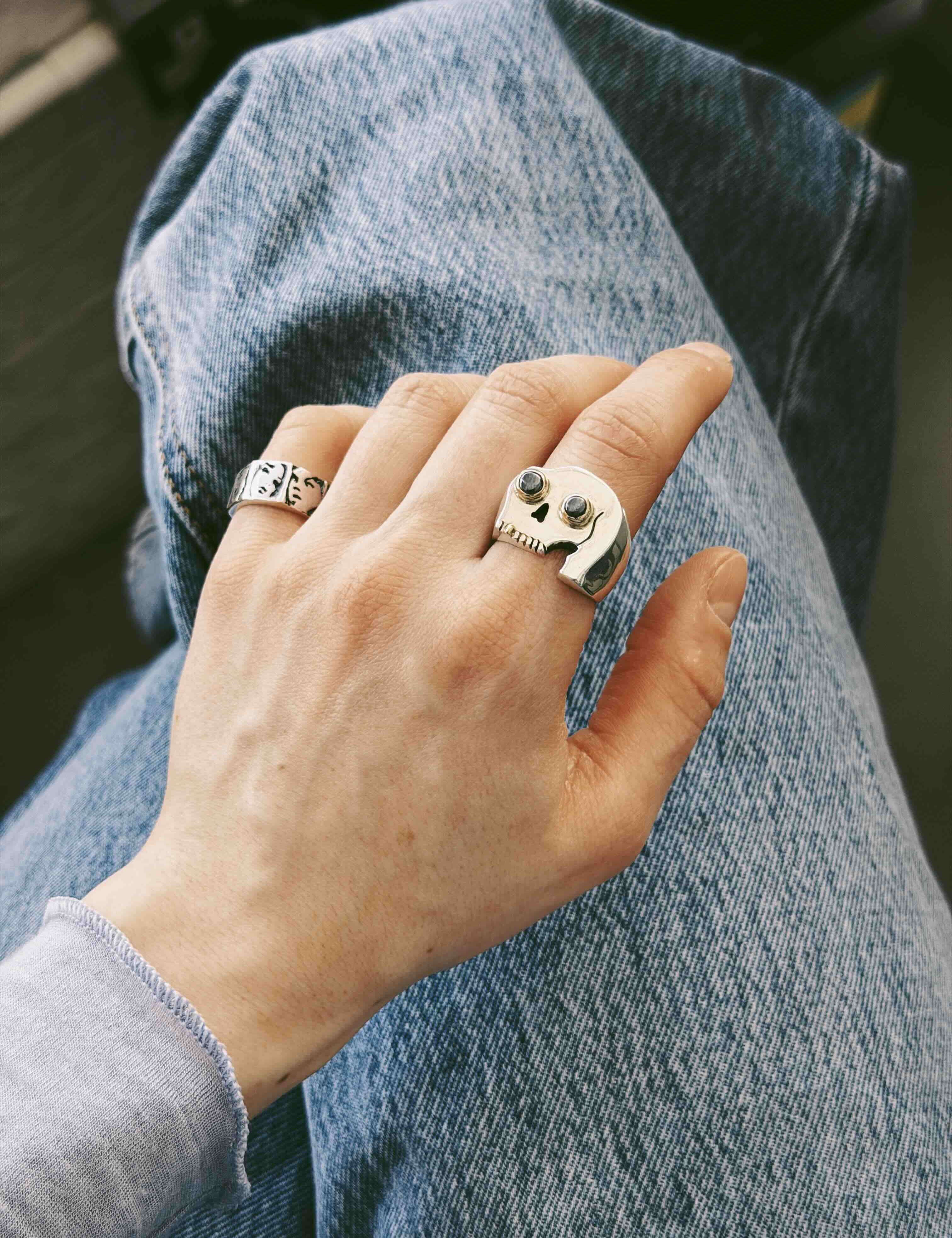 Hematite Ogling Skull Ring - Size R  (US: 8.5)