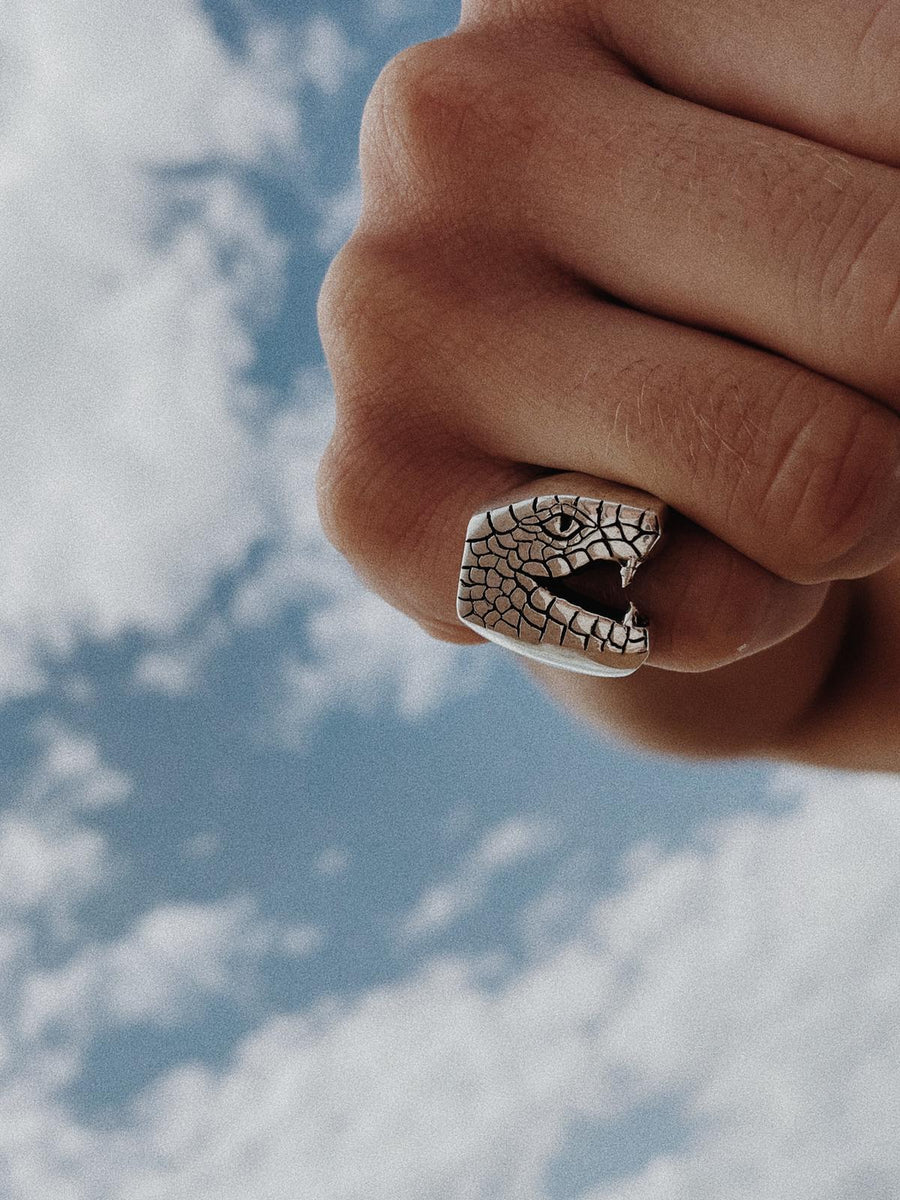 Fang Toothed Snake Ring